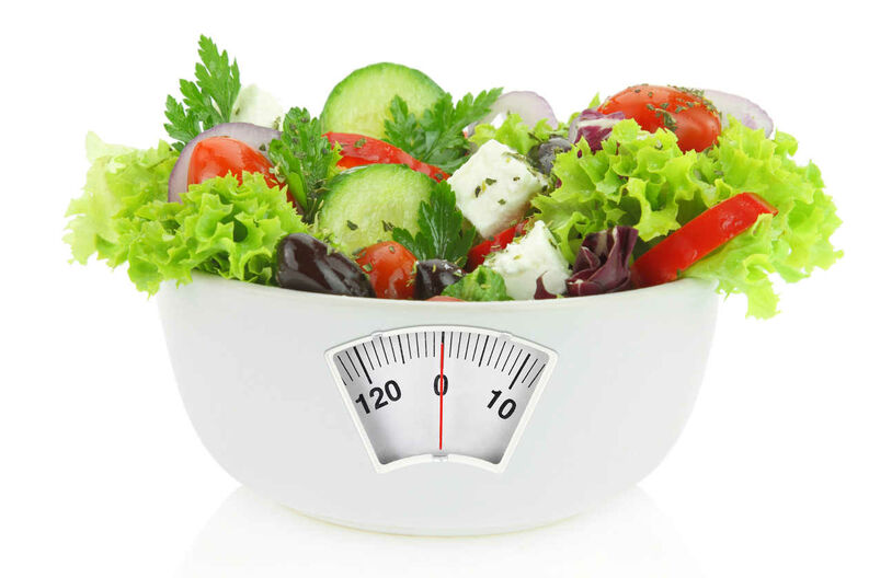 Cuántas calorías debe comer por día para bajar de peso?