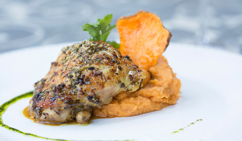 Jerk cerdo con puré de camote