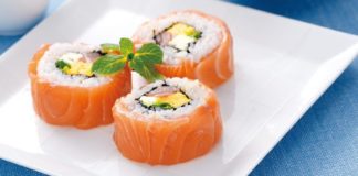 Prepara tu propio rollo de sushi en casa