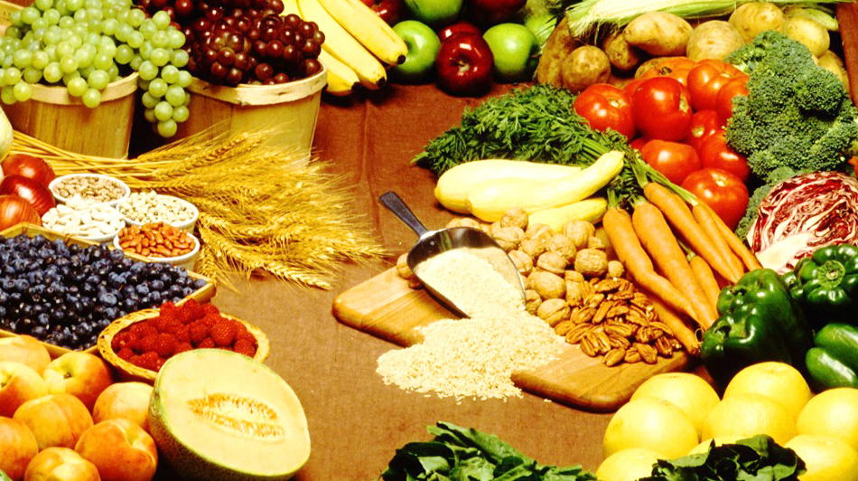 FRUITS AND VEGETABLES WITH LARGE AMOUNT OF WATER FRUTA Y VEGETALES CON CONTENIDO DE AGUA