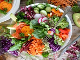 3 Ensaladas gustosa y saludables que podrás preparar de manera fácil 3 tasty and healthy salads that you can prepare easily