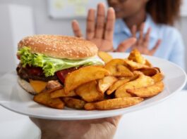 Algunos alimentos que deben evitarse para mantener un cutis limpio Some foods to avoid to maintain a clean complexion