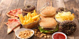 Las dietas poco saludables causan enfermedades crónicas en tu vida Unhealthy diets cause chronic diseases in your life