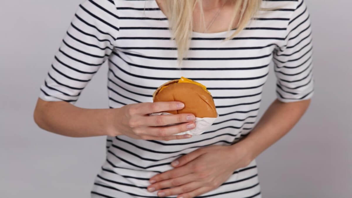 Algunos motivos que pueden causar malestar estomacal después de comer Some reasons that can cause stomach upset after eating